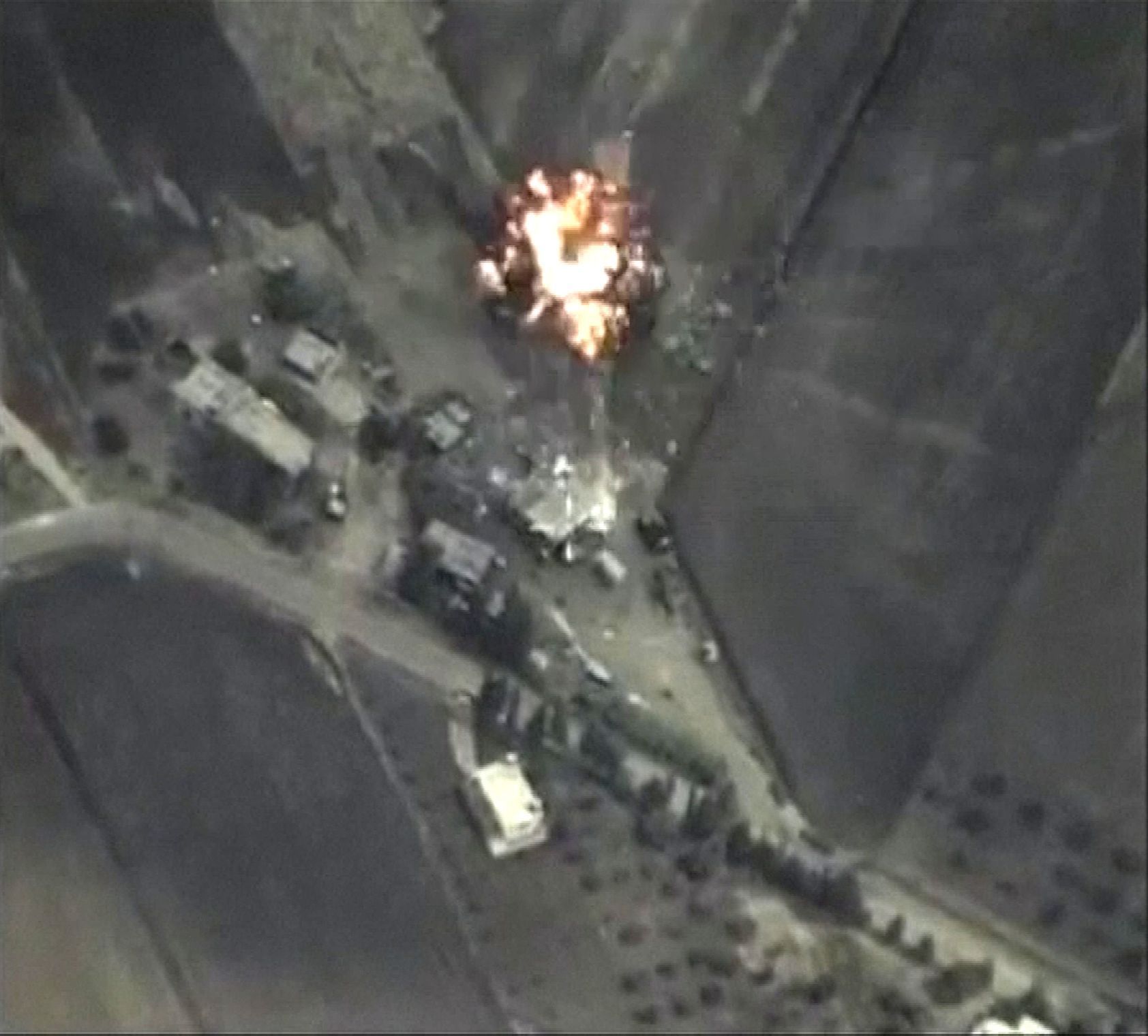 Ruský letecký útok v Sýrii proti pozicím Islámského státu.