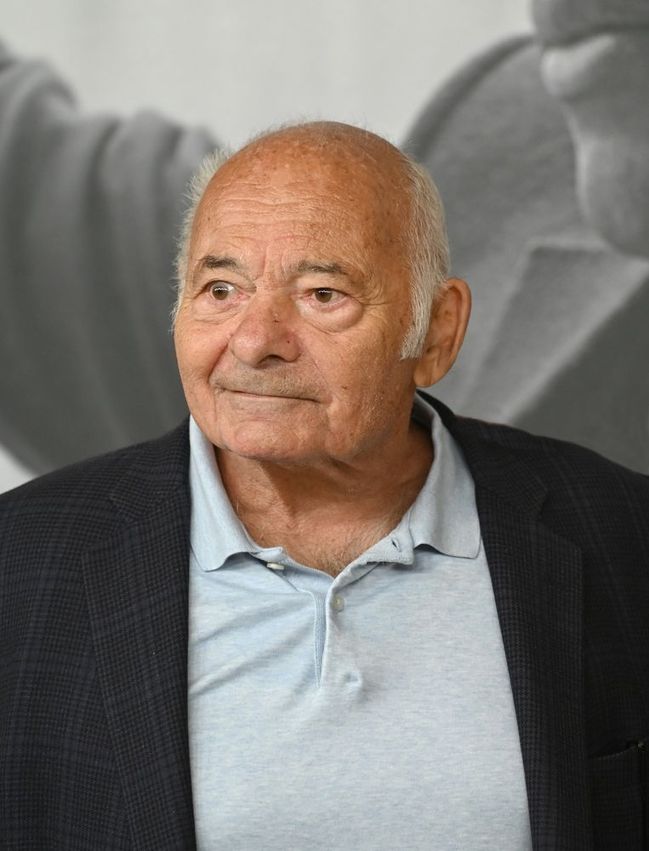 Burt Young - 8. října