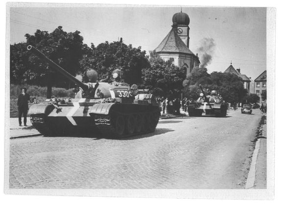 Sovětské tanky v Prostějově v srpnu 1968. 