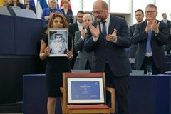 Manželka vězněného blogera Badávího převzala Sacharovovu cenu za svobodu myšlení