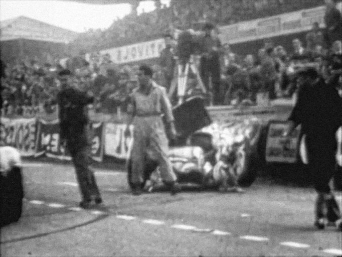 Tragédie na automobilové závodě Le Mans si v roce 1955 vyžádala 83 lidských životů.