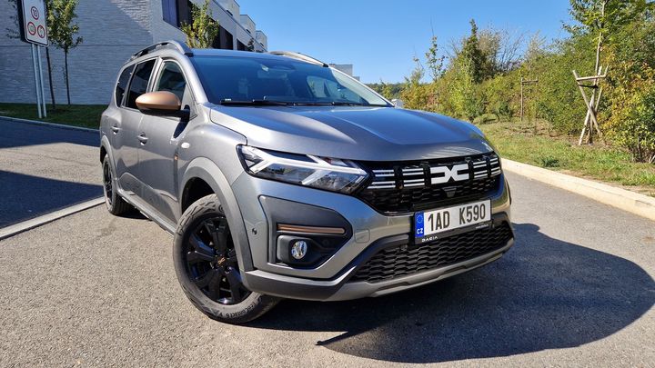 Druhé takové auto nenajdete. Dacia Jogger s hybridním pohonem je zajímavý unikát