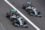 "Pustit před sebe Rosberga? Byl jsem tím podivným příkazem doslova šokován." - Lewis Hamilton o žádosti týmu, aby v Maďarsku před sebe pustil Rosberga, který jel jinou strategii zastávek v boxech.