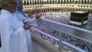 Two Egyptian Muslim pilgrims pray as other pilgrims circle the Kaaba at the Grand mosque during the annual haj pilgrimage in the holy city of Mecca October 22, 2012, ahead of Eid al-Adha which marks the end of haj. On October 25, the day of Arafat, millions of Muslim pilgrims will stand in prayer on Mount Arafat near Mecca at the peak of the annual pilgrimage. REUTERS/Amr Abdallah Dalsh (SAUDI ARABIA - Tags: RELIGION) Published: Říj. 22, 2012, 12:23 odp.