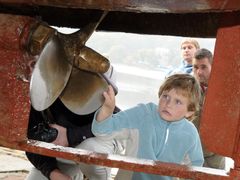 Lodě nejprve můžou obdivovat děti i dospělí, pak se schovají do doků, kde se budou opravovat