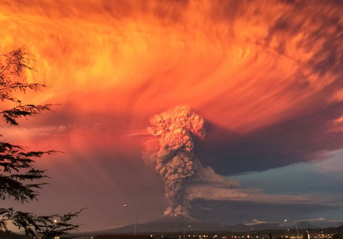 Erupce vulkánu Calbuco na jihu Chile, který se k životu probudil po půl století.