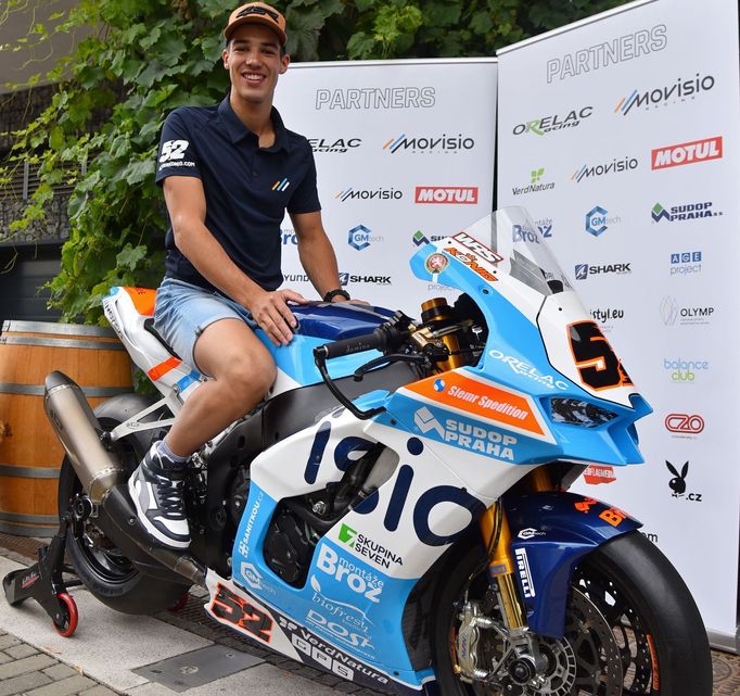 Oliver König s Kawasaki před závodem MS superbiků v Mostě 2023