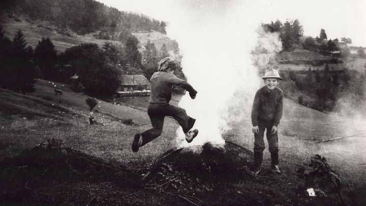 Fotograf Horák se dočkal monografie. Nymfy a rebelové zachycují atmosféru normalizace; Zdroj foto: Aktuálně.cz / Jiří Horák / Ukázky fotografií z monografie "Nymfy a rebelové", kterou na přelomu roku 2024 a 2025 vydalo pražské nakladatelství PositiF / Se souhlasem k použití