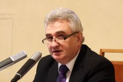 Šéf Senátu Štěch: Zemanův útok na premiéra v Babišových novinách byl na objednávku