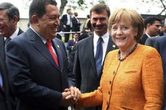 Rozpačitý summit v Limě skončil Chávezovým faux pas