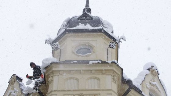 Evropu obletěly fotografie zasněženého, kolabujícího Jablonce