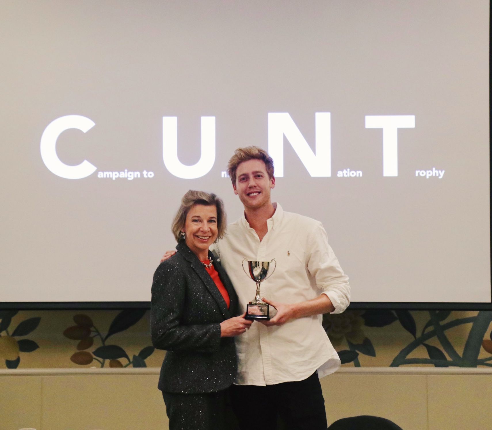 Katie Hopkinsová, Josh Pieters, vtip, prank, ceremoniál