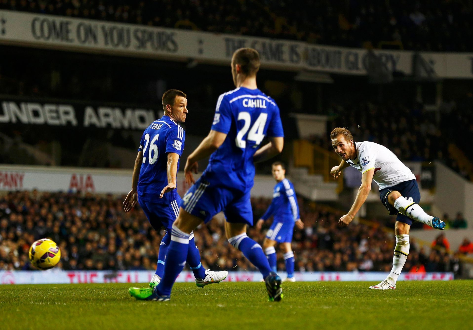 PL, Tottenham - Chelsea: Harry Kane (vpravo) dává gól