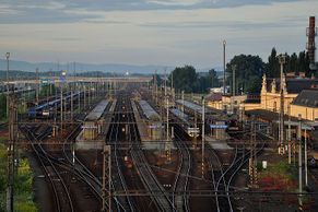 Vlaky stojí a řeka cestujících pracujících v Ostravě vyschla