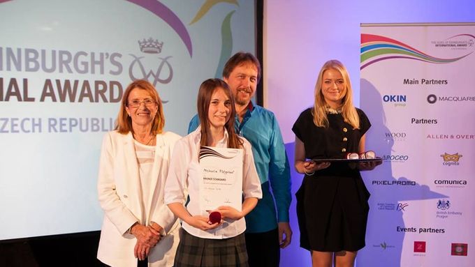 Na předávání Mezinárodní ceny vévody z Edinburghu. Program DofE pomáhá mladým lidem lépe poznat sama sebe, získat nové dovednosti a vytrvat.