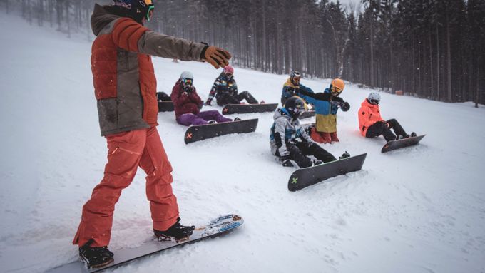 Olympijská šampionka Samková učí budoucí snowboardcrossařské šampiony