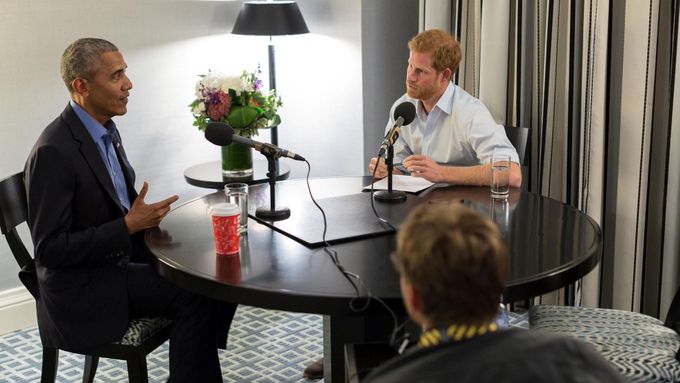 Barack Obama a princ Harry při rozhovoru pro BBC.