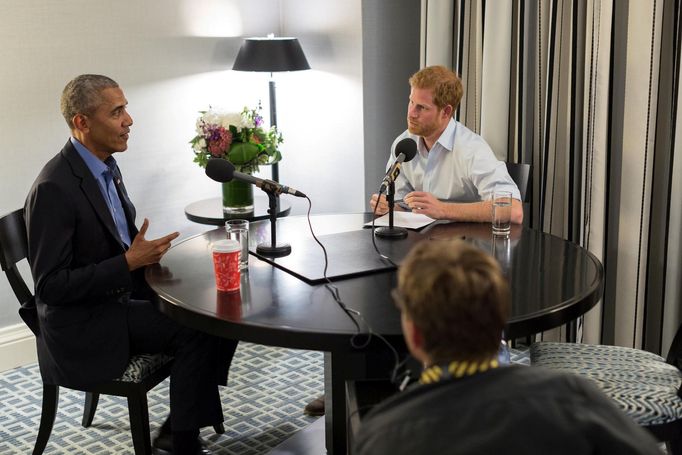 Interview prince Harryho s Barackem Obamou na rozhlasové stanici BBC.