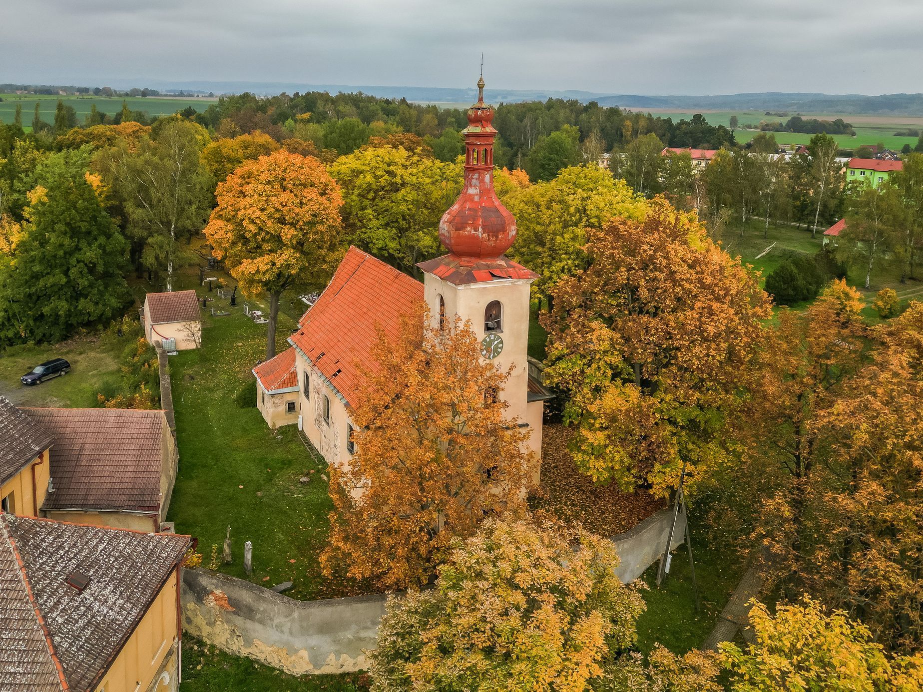 Bývalý Kostel U Chebu Je Na Prodej Za Tři Miliony Korun. Má Zpovědnici ...