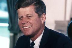 V USA se vydražila letecká bunda prezidenta Kennedyho