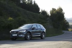 Nové Volvo XC60 se pokusí zabránit každé nehodě. Zabrzdí, strhne volant nebo upozorní na cyklistu