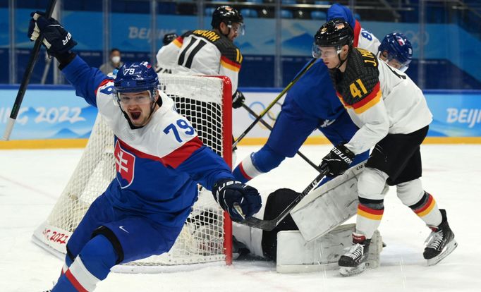 Libor Hudáček ze Slovenska slaví gól v předkole play-off na ZOH 2022 v Pekingu