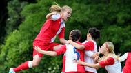 Naopak Slavia má před posledním kole nadstavbové části dva body náskok a pokud uspěje se Slováckem, může pod deseti letech potěžkat mistrovskou trofej.