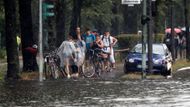 Kromě Tiergarten déšť uzavřel také ulice v částech Mitte, Moabit Kreuzberg, Tempelhof a Neukölln.