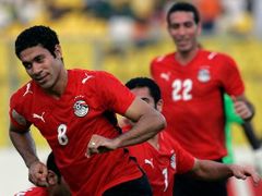 Hosny Abd Rabou se raduje z prvního gólu do sítě Angoly