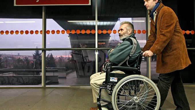 Na vlastní kůži: Prahou na invalidním vozíku