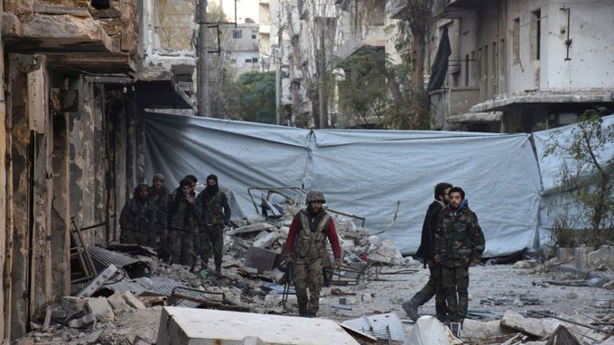 Syrští vojáci v Aleppu.