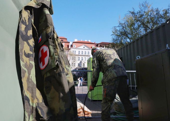 Testování kolektivní imunity vůči koronaviru na pražském náměstí Míru.