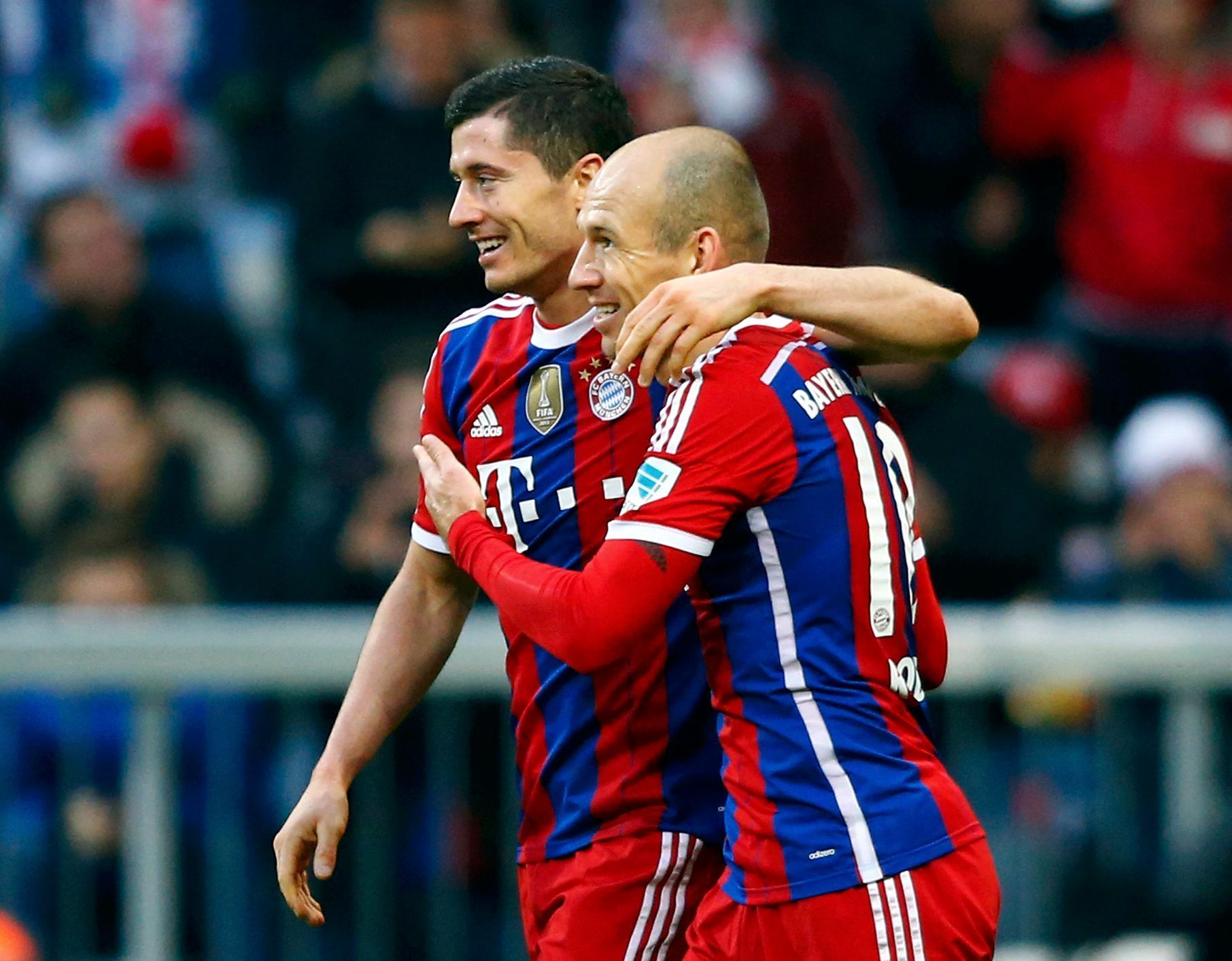 Lewandowski a Robben se radují z gólu Bayernu