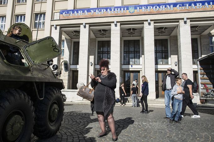 Průřez tvorbou fotografa Economie Milana Bureše za rok 2018.