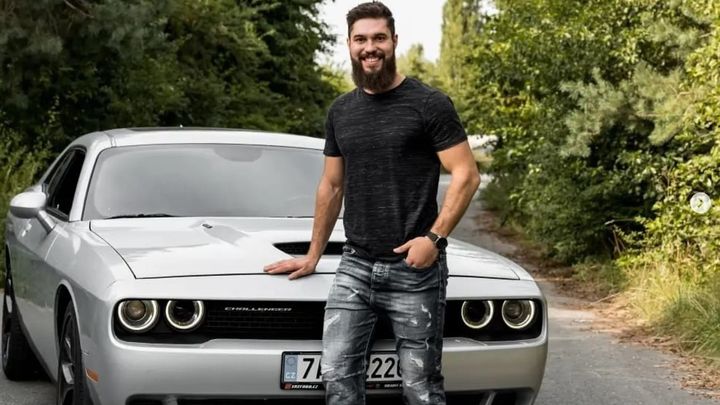 Hokejoví 'tvrďáci' a jejich auta. Překvapí, čím někteří extraligoví bojovníci jezdí