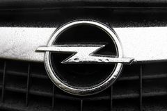Německo před volbami má svého hrdinu. Auto značky Opel