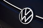 Greenpeace žaluje v Německu koncern VW. Chce konec výroby spalovacích aut v roce 2030