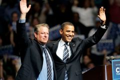 Někdejší Bushův rival Gore se postavil za Obamu