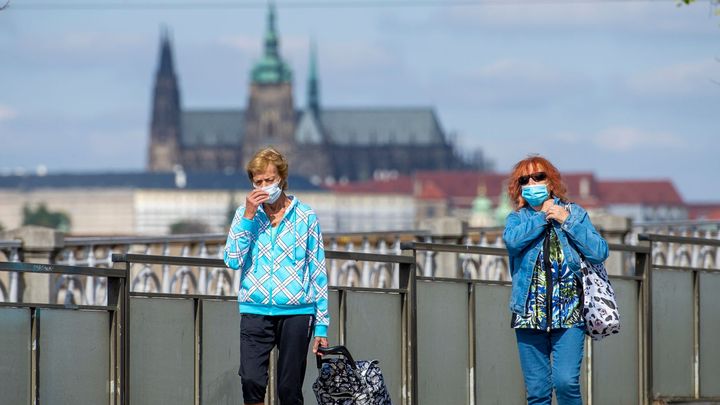 Česko patří mezi země, kde epidemie vyvolává znepokojení. Nákaza se šíří mezi seniory