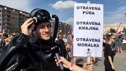 Demonstrující na Letné: Babiš je největší nebezpečí od roku 1989, tlak je potřeba