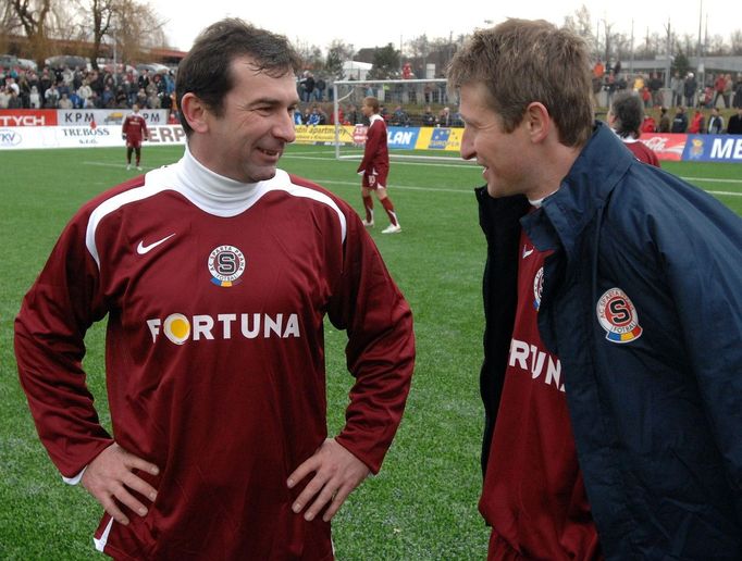 Roman Vonášek a Michal Horňák při Silvestrovském derby 2007.