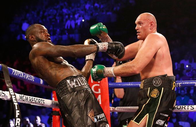 Tyson Fury a Deontay Wilder bojují  o pás mistra světa těžké váhy organizace WBC