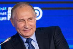 Rusy podezřelé z ovlivňování prezidentských voleb v USA je možné soudit jen v Rusku, řekl Putin