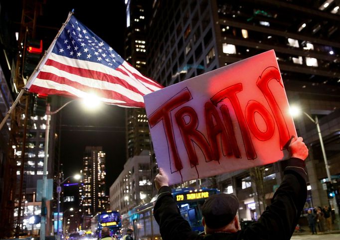 Demonstrace v Seattlu namířené proti Donaldu Trumpovi a podporující impeachment.