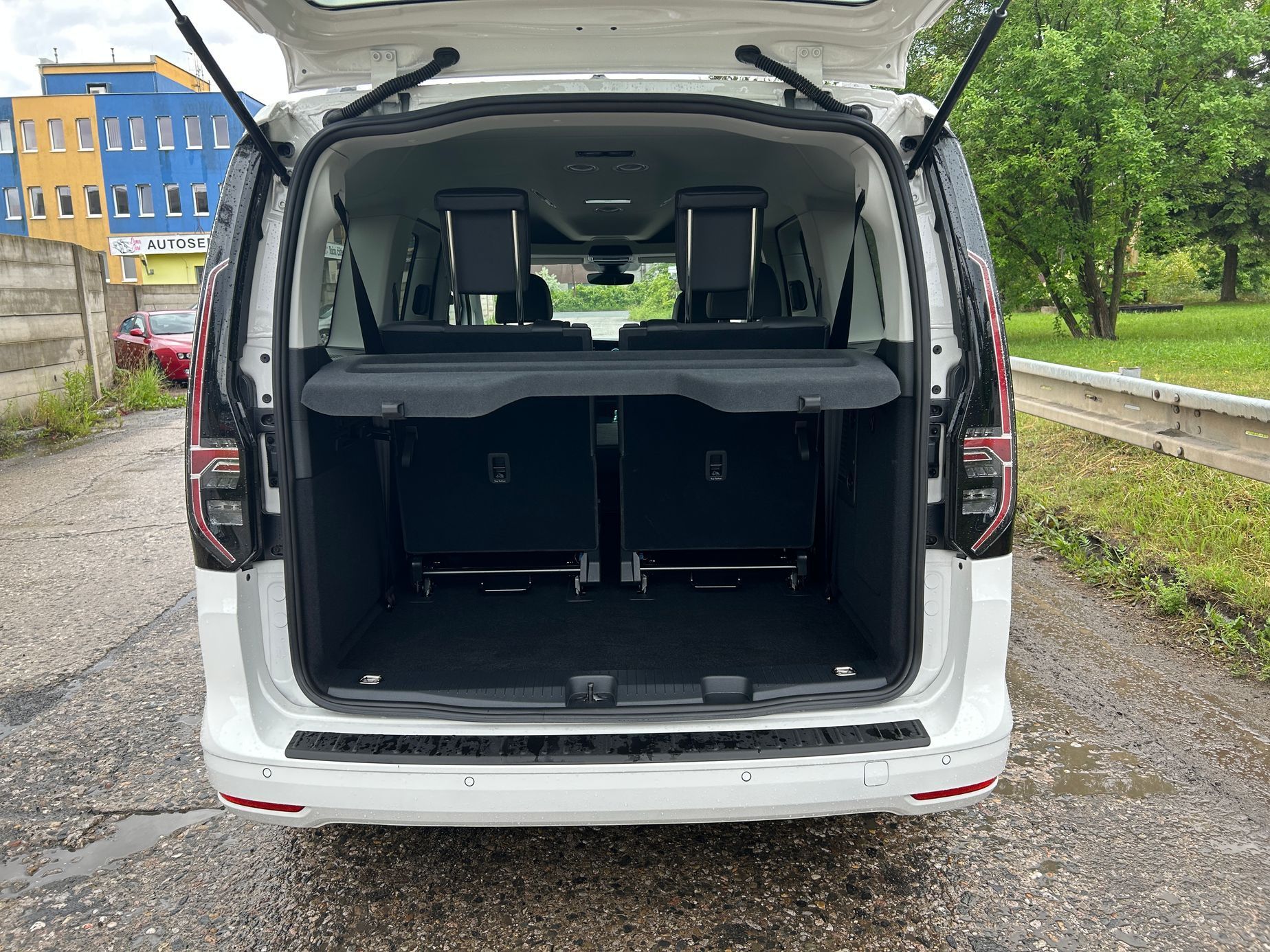 VW Caddy plug-in hybrid