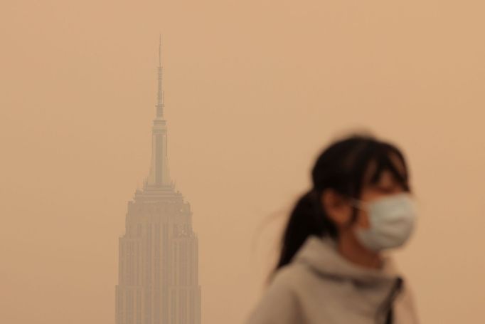 Znečištěný vzduch v New Yorku kvůli lesním požárům v Kanadě.