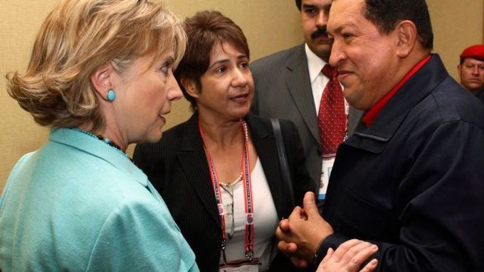 Clintonová a Chávez na summitu OAS v Port of Spain