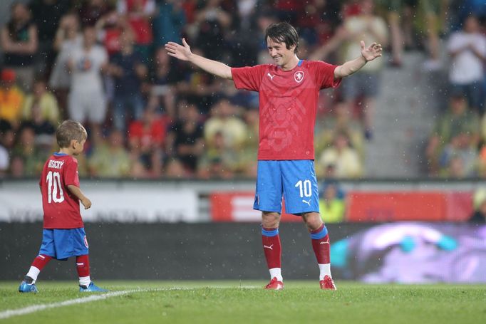 Tomáš Rosický se synem na své rozlučce v Praze 9. 6. 2018