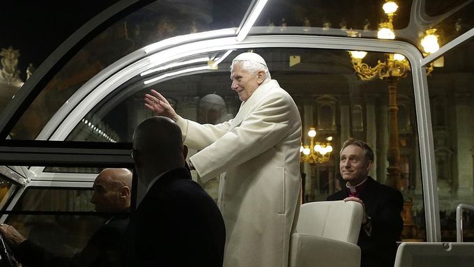Papež Benedikt XVI. zakončil rok 2012 optimisticky, když věřícím připomněl, že navzdory všemu zlu a nespravedlnosti dobro nakonec zvítězí. Řekl to při své večerní bohoslužbě ve Svatopetrském chrámu.