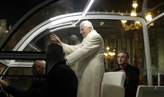 Papež Benedikt XVI. zakončil rok 2012 optimisticky, když věřícím připomněl, že navzdory všemu zlu a nespravedlnosti dobro nakonec zvítězí. Řekl to při své večerní bohoslužbě ve Svatopetrském chrámu.